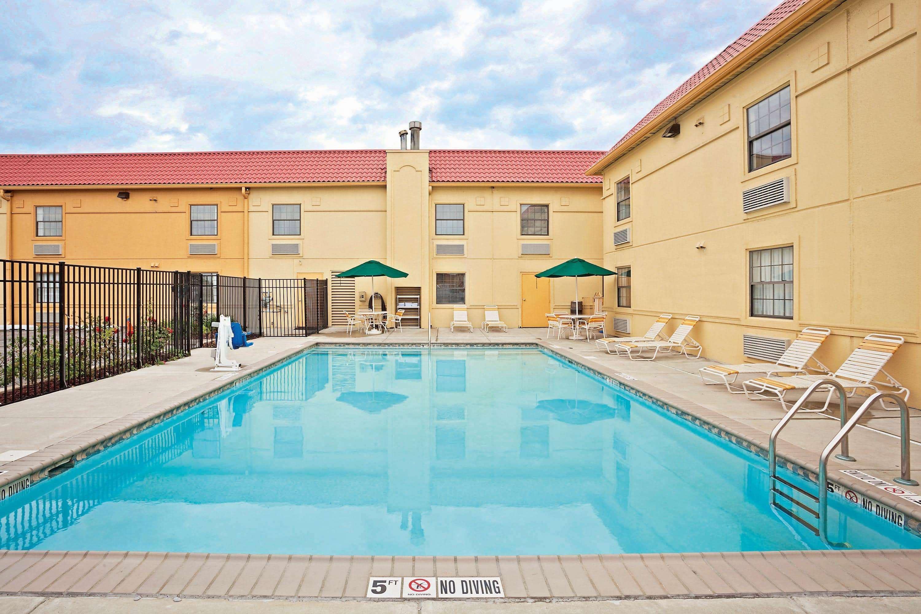 La Quinta Inn By Wyndham Merrillville Buitenkant foto